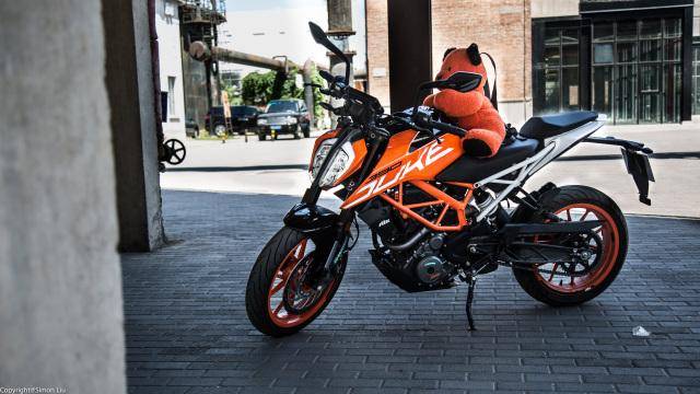 地表最强入门级街车——ktm duke390试驾 "请勿靠近 防止烫伤"