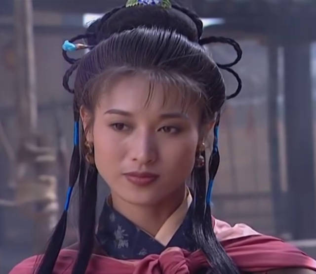 郑爽在《水浒传》中饰演扈三娘 她貌美如花功夫了得