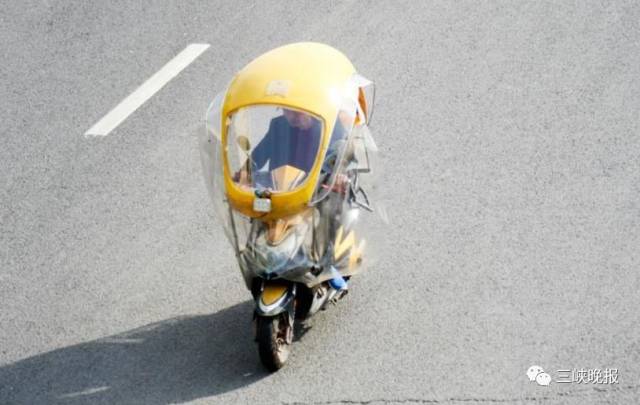 朋友圈疯传!2死1伤,小车遭大车压扁,宜宾还有大车司机醉驾!