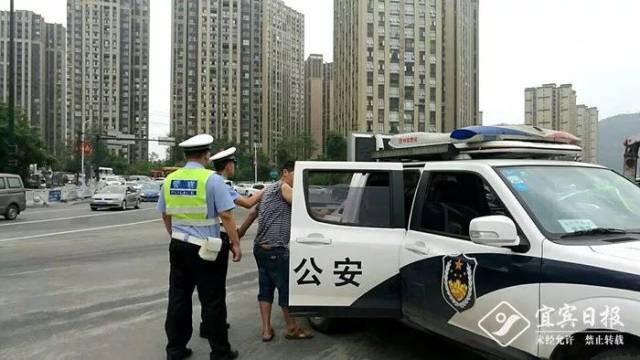 朋友圈疯传!2死1伤,小车遭大车压扁,宜宾还有大车司机醉驾!