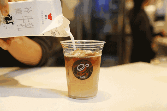 珍珠拿铁 珍珠拿铁更像是你笑起来嘴角荡起来的梨窝,带着软糯的甜蜜.