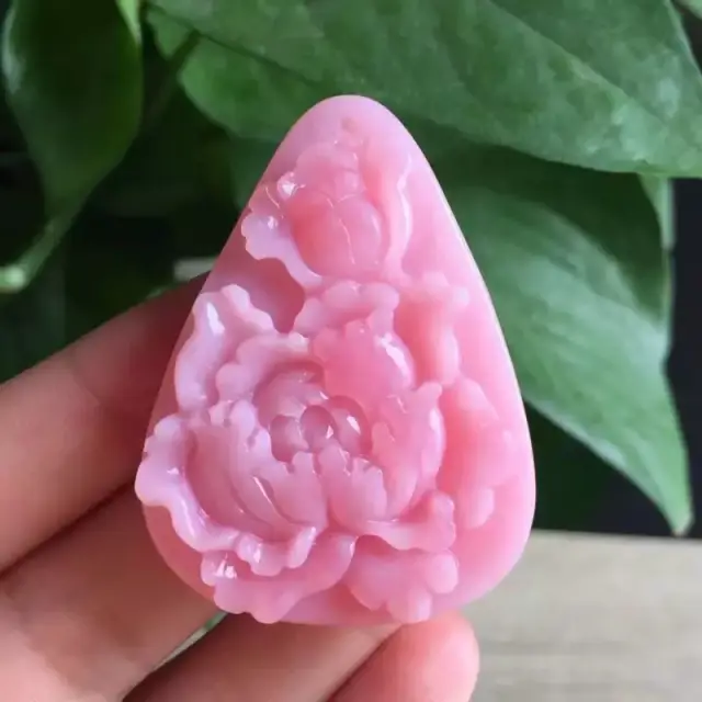 这种粉色宝石可让你年轻二十岁!