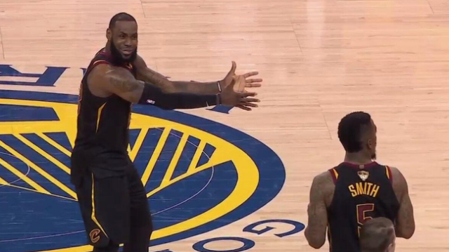 NBA总决赛JR大脑短路气疯詹姆斯!