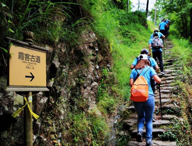 吴越古道东接浙西天池,西邻安徽宁国,是一条保存完整的原始原貌的