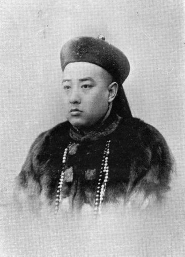 光绪二十九年(1903年),为首席军机大臣,仍总理外务部.