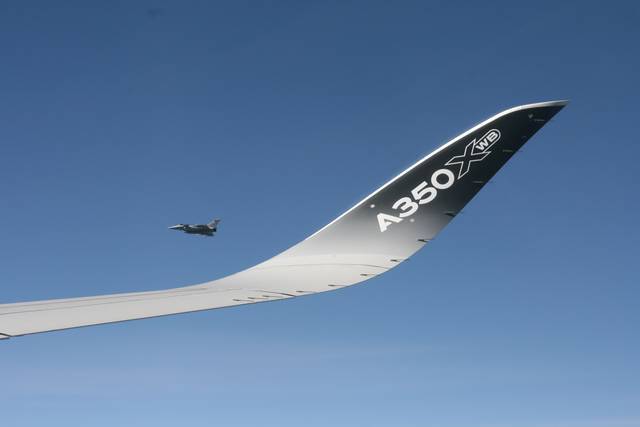 国航首架空客a350xwb宽体飞机在图卢兹完成首飞