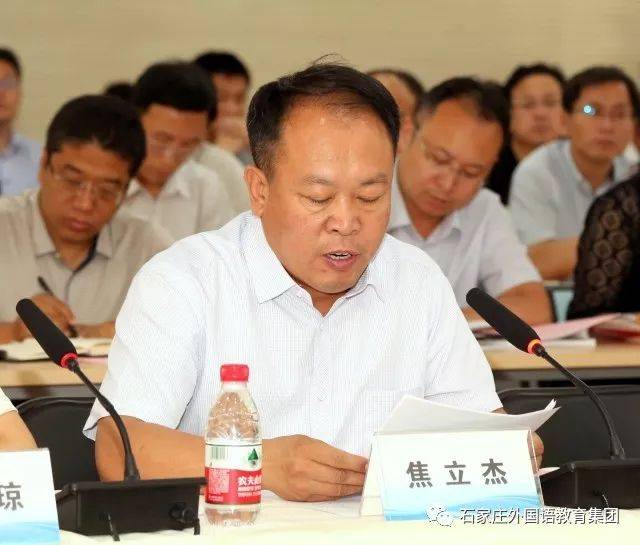 被帮扶学校赞皇县第二中学校长焦立杰在会上代表发言.