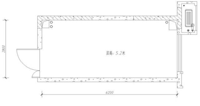 入户子母门,配合最外侧一大面落地窗保证了室内的通风和采光的基本