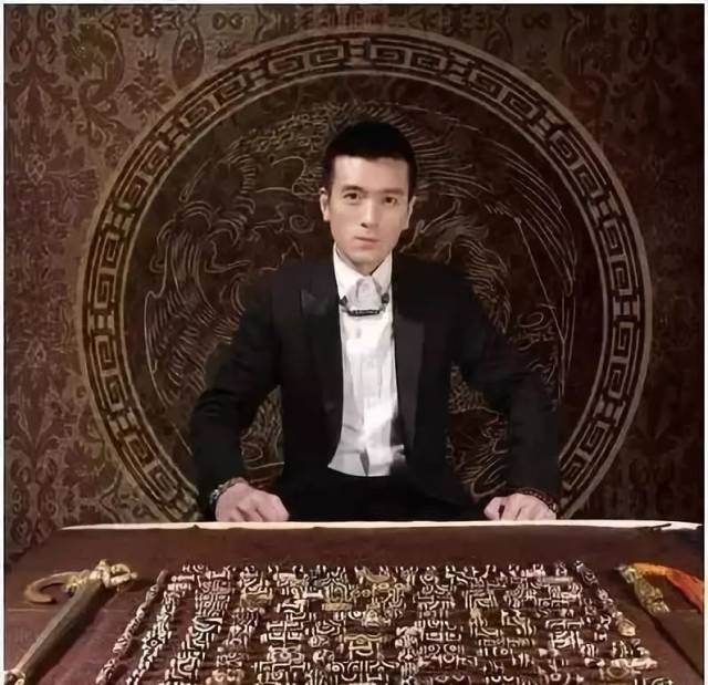 天珠大王杨子的收藏,随便拿几颗出来都不止这个价,李连杰的九眼天珠更