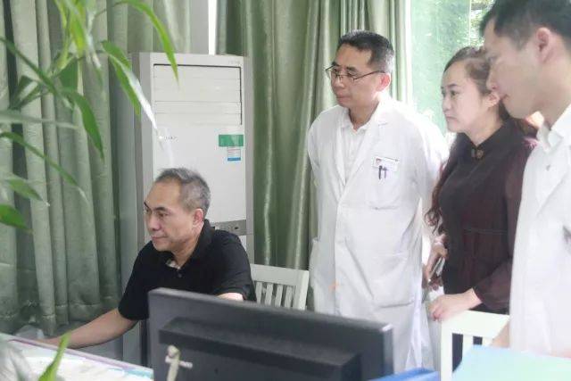 中国医学科学院肿瘤医院刘绍严教授到我院开展手术指导