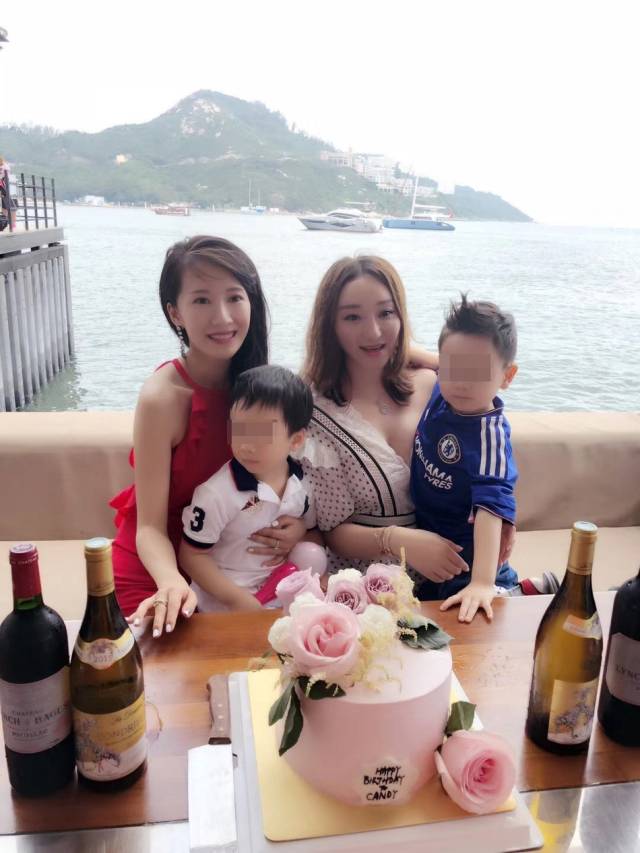 李念和闺蜜合照.