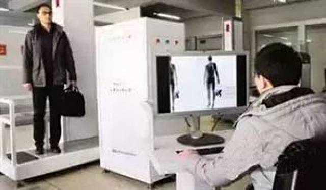 揭秘机场过安检时 x光机拍到的人体画面