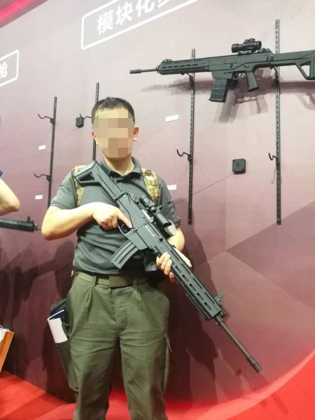 警用装备展上的新型模块化步枪