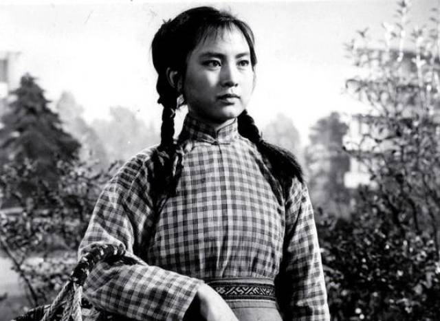 1963年,刘尚娴因在电影《英雄儿女》中扮演王芳这个角色,而成为一代