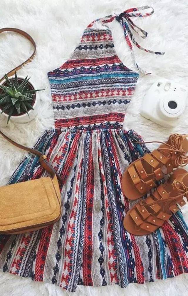 夏季海边游必备服装 穿出不一样的风格