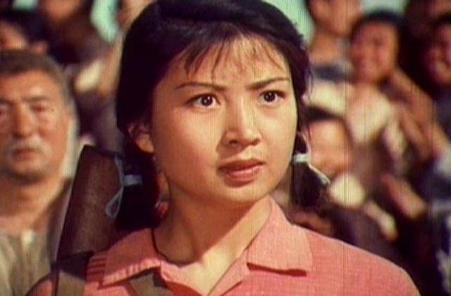 陈冲:1976年在电影《青春》中扮演哑女