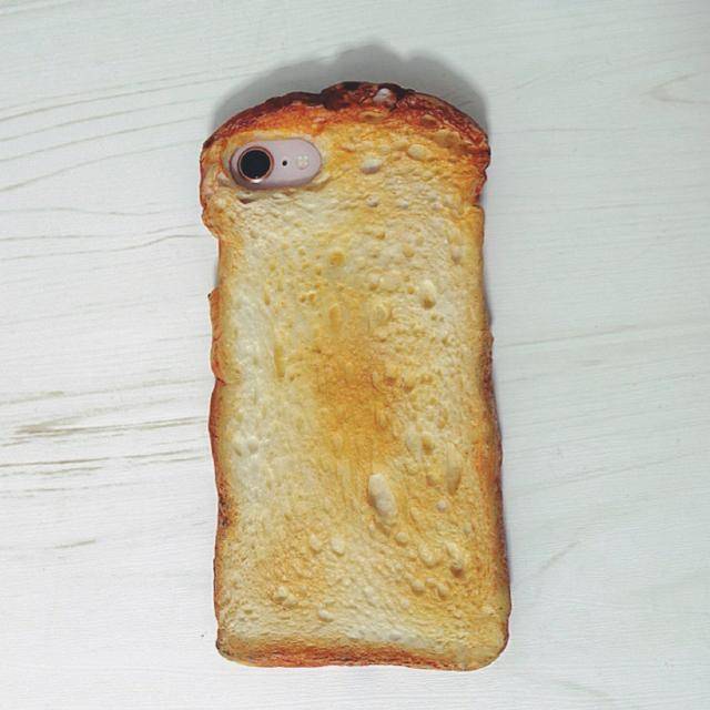 日本奇葩面包手机壳,网友:配上这个壁纸看着看着就饿了!