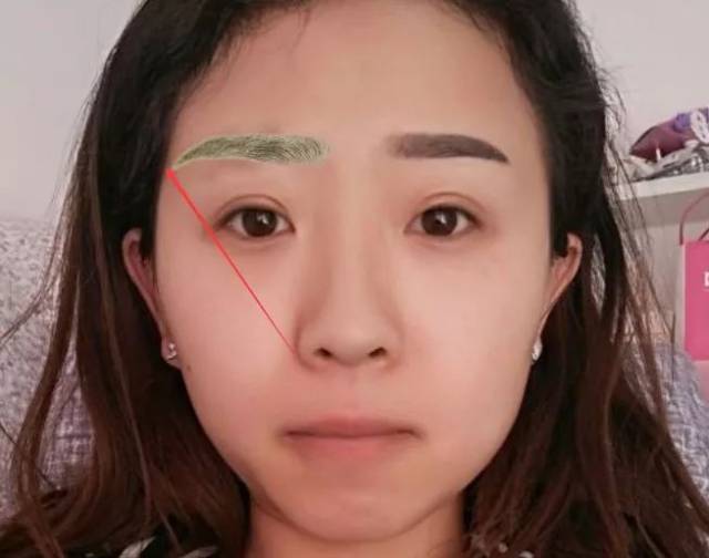 纹眉失败案例分析:脸蛋很好看,错在眉型选择