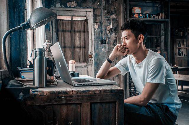 张一山主演的《毕业作品》演员还行,奈何剧本漏洞百出!