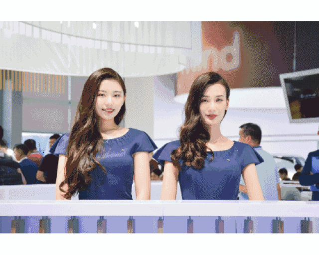 美女如云!100000 人蜂拥而至,这些车模,让全深圳都坐不住了!