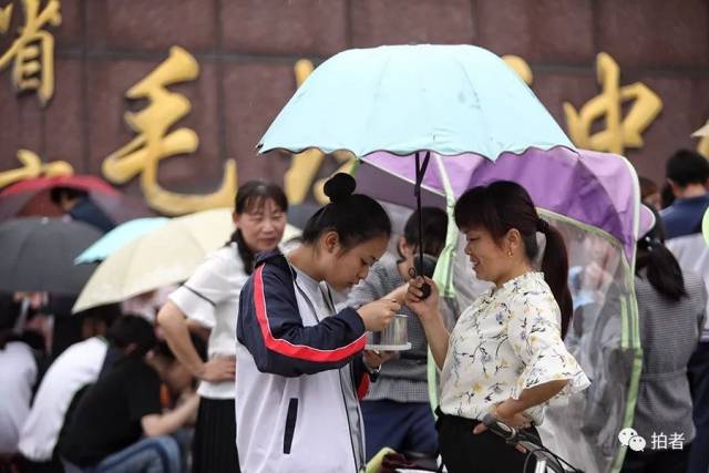 杨雨菲女儿在毛坦厂中学复读,每天