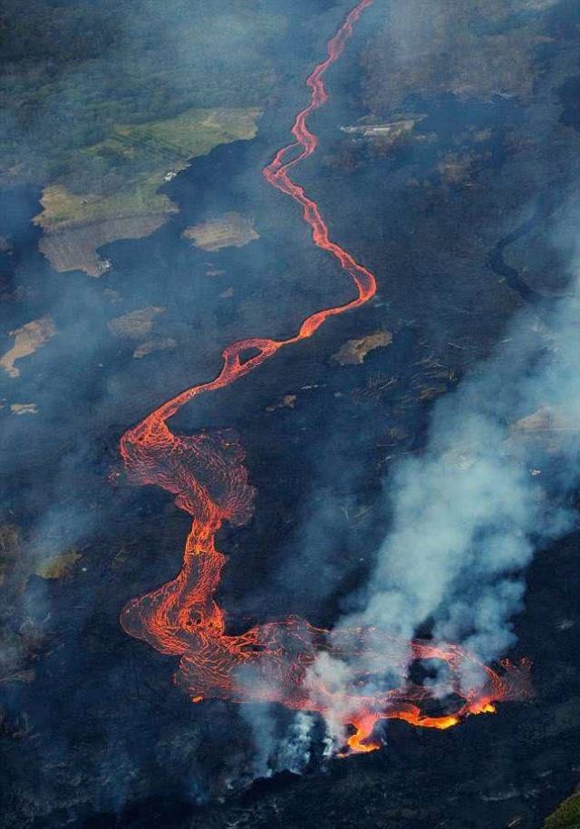 基拉韦厄火山喷发岩浆流入海洋,网友:岛屿面积会增加吗?