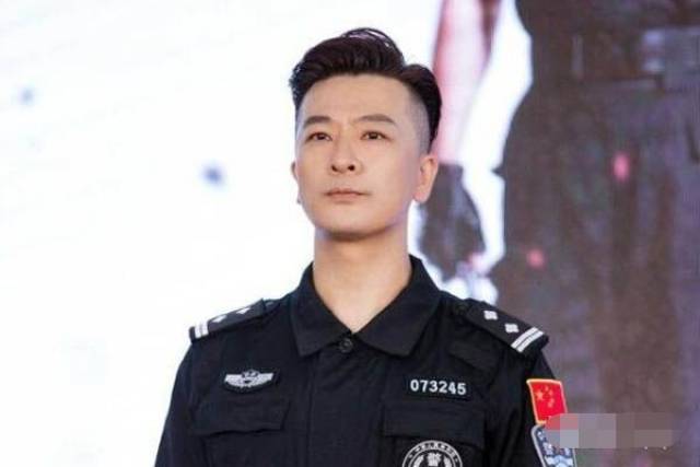 电视剧《走火》青岛办发布会,该剧主演于毅现