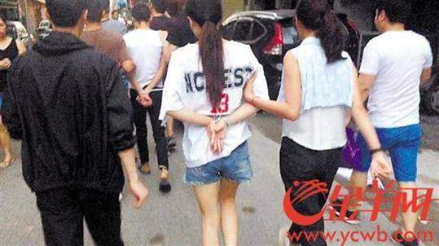 诈骗团伙地铁站内谎称借钱吃饭 被识破狂殴女乘客