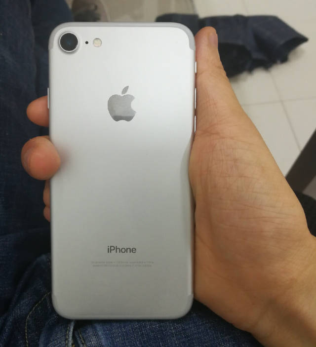 花2800买到iphone7,查询发现是扩容机,网友瞬间心都凉