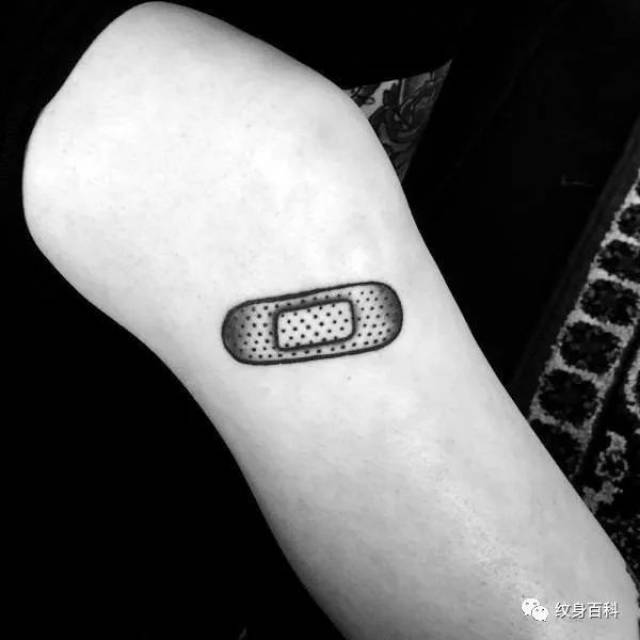 创可贴纹身,是要用它来遮盖你的伤口吗?