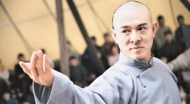 后来在饰演了无数武林高手形象后的李连杰,开始转战现代武术片.