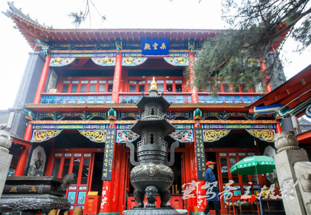 高考来临,据说考前学生家长去吉林北山胡仙庙烧柱香就能金榜题名