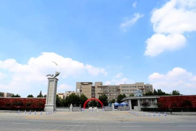 国家教育部批准学校升格为本科学校 更名为"西安培华学院" 成为我国