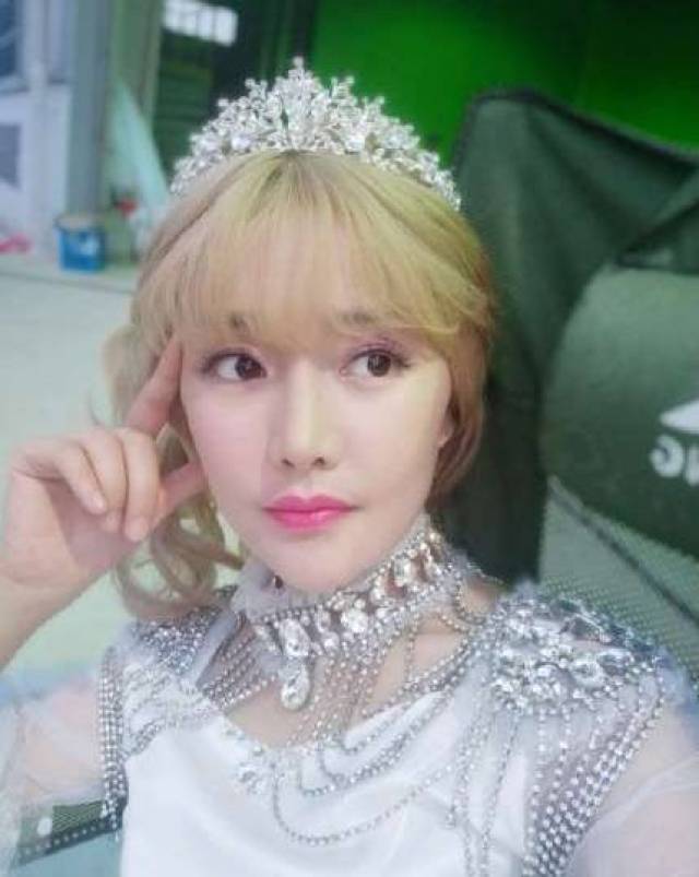 新版《巴啦啦小魔仙》热拍中,小蓝姐姐强势回