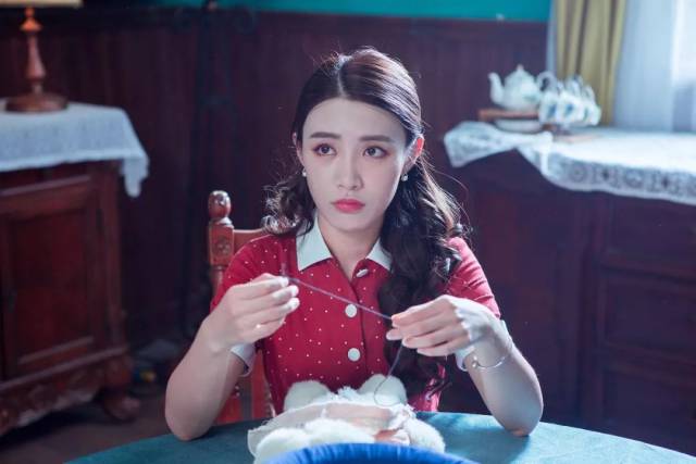 人气美少女snh48带你探秘民国侦探社