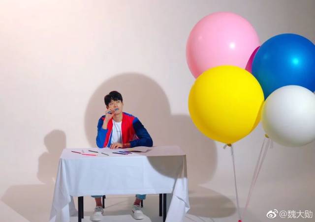 他是自在如风的大勋花,却用低姿态拥抱这个世