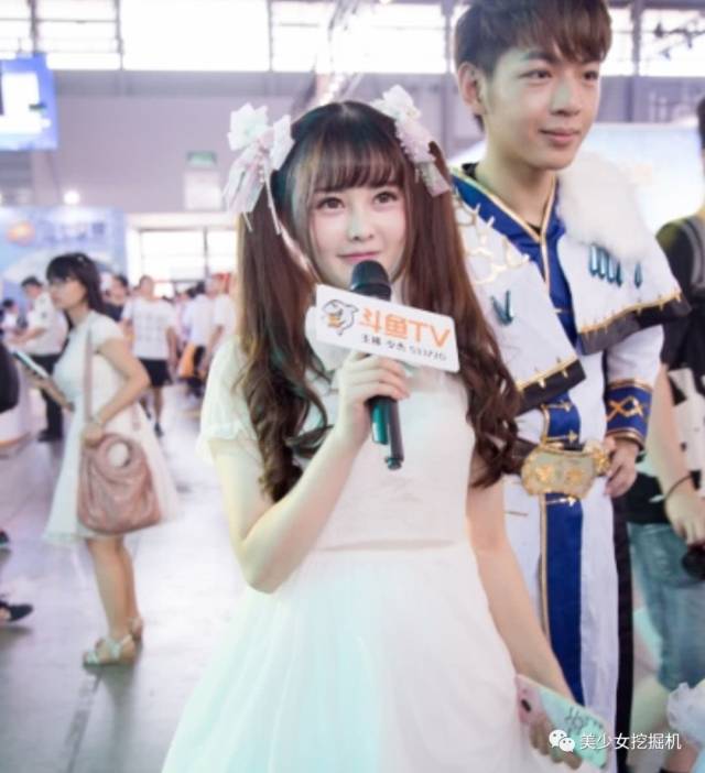 b站一姐,二次元童颜美少女,本人看起来比照片嫩十岁太
