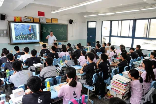 实拍高考生最后一课,老师走出教室那一刻,全班已泪奔!