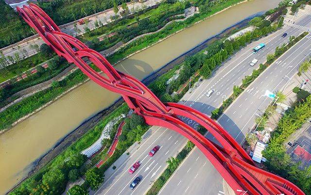 中国结步行桥