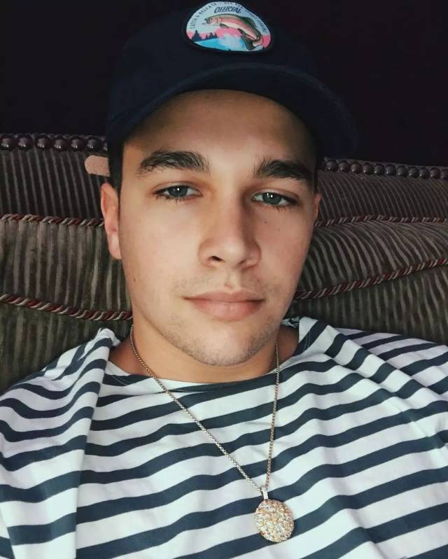 新老公austin mahone 现在真的很有小狼狗的感觉!
