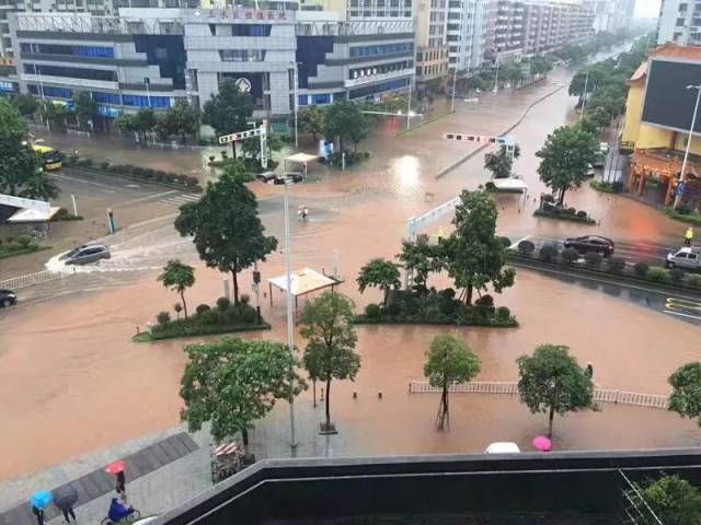 三水全城大水浸「威尼斯淼城」重现 但路上却充满了正能量.