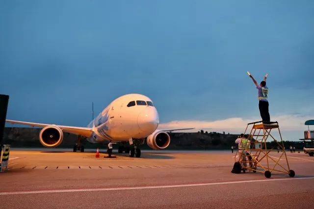 5月26日,南航第二架787-9飞机于早上6:47分降落在天津滨海国际机场.