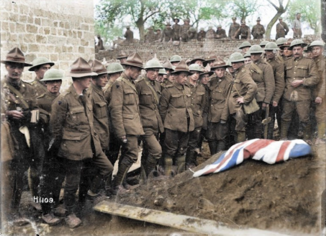 一战时期的彩色照片,再现战争的残酷,被俘的德国士兵神情低落