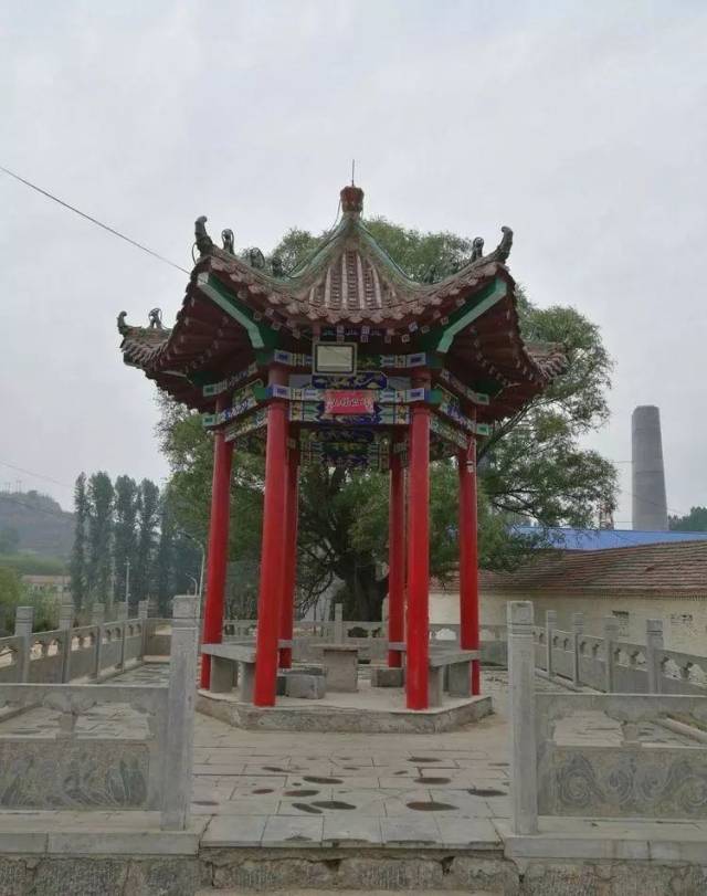 曹村位于山西省晋东南长治市武乡县丰州镇境内,属于黄土丘陵地带,沟壑