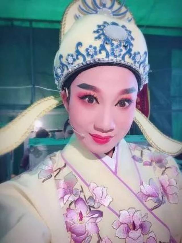 23日,林雪亚拜师梅花奖演员张小君