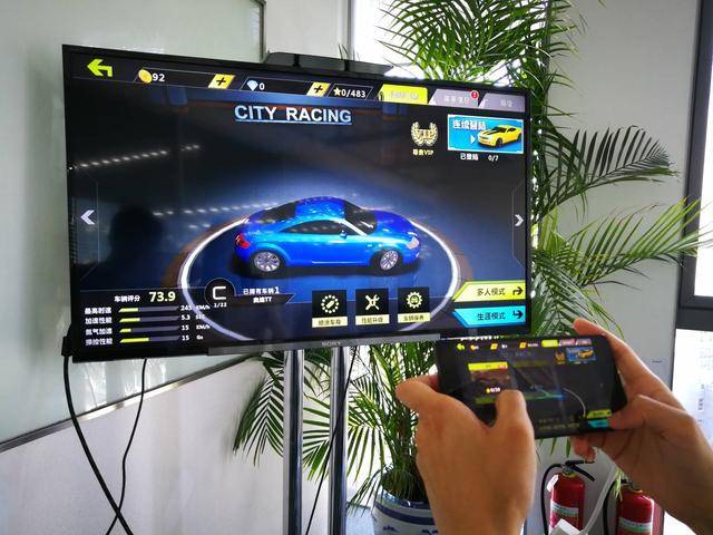 坚果R1投屏游戏体验:相比Wi-Fi投屏,TV OUT果