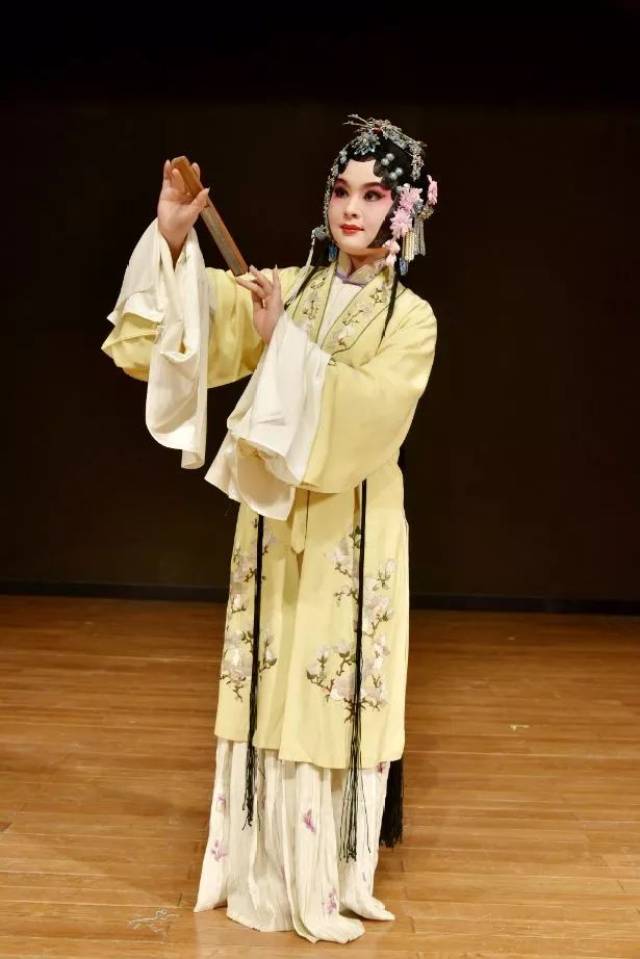 杜丽娘 余杨饰(北京理工大学)