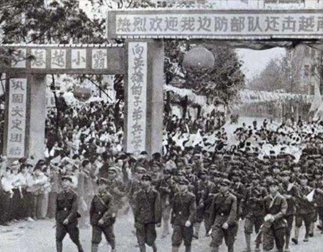 老照片:1979年对越自卫反击战我军炮兵阵地