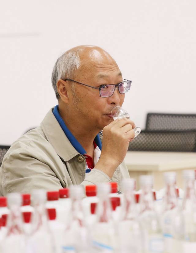 仁怀酒匠吕云怀：茅台酒中找寻万千风味