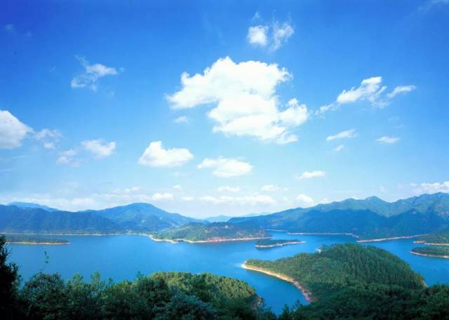 (亭下湖全景)